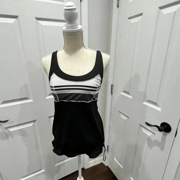 Lululemon Workout tank with elastic adjustable waist pull size 4 - Picture 10 of 10